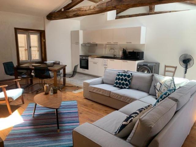 Appartements Au Chateau Ars Ars-sur-Formans Luaran gambar